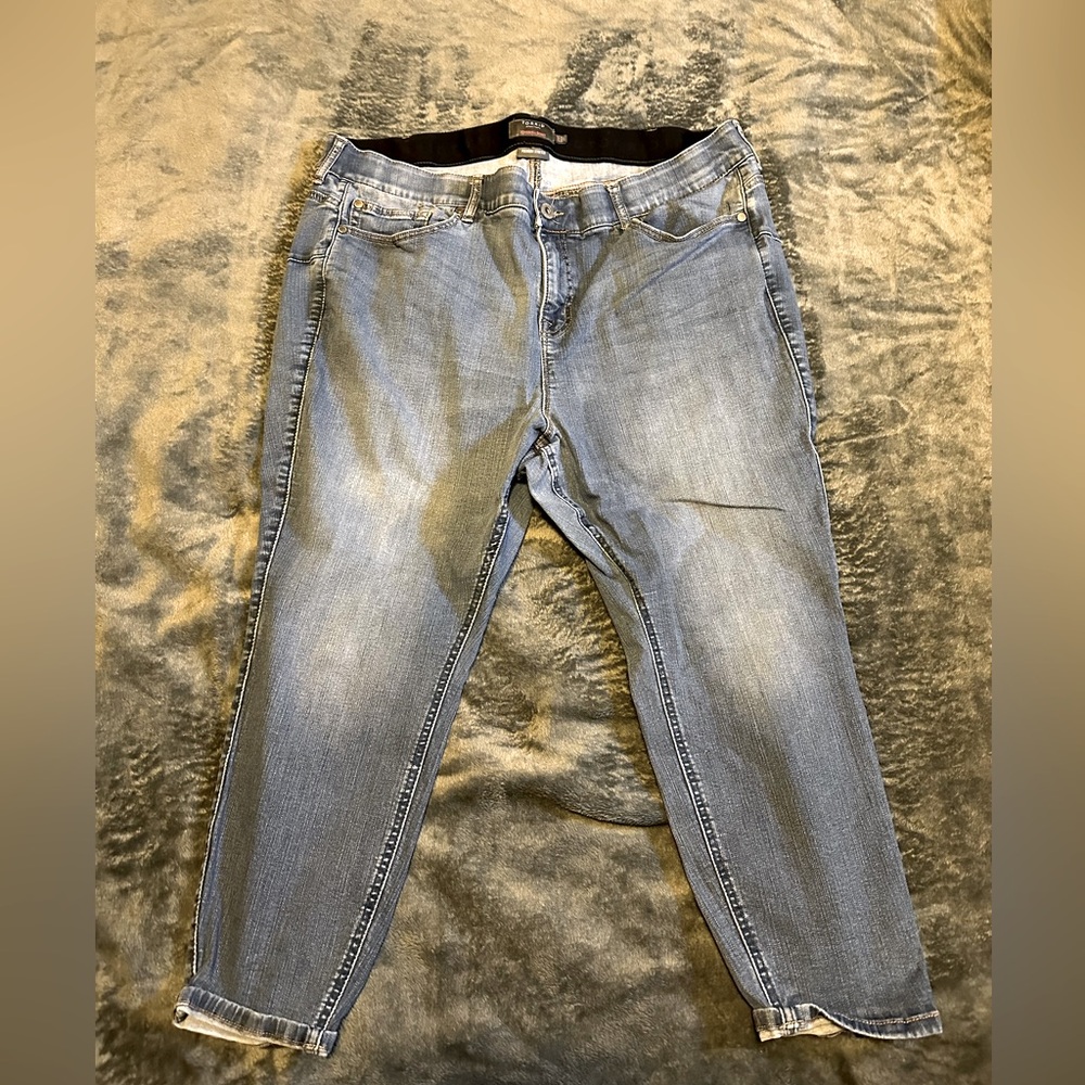 Torrid Bombshell Skinny 24XS good used condition.